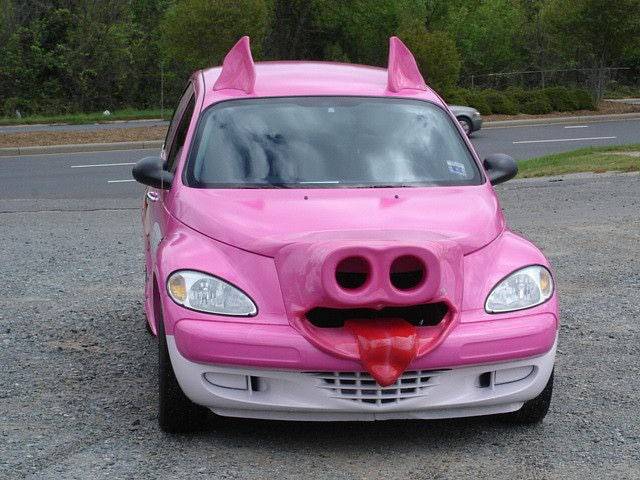 modifikasi mobil sesuka hati (twitter.com/fuckedupcars)