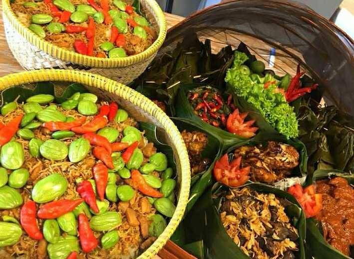 Warung Sunda Ceu Kokom (instagram.com/the.nasi.bakar.bdg)