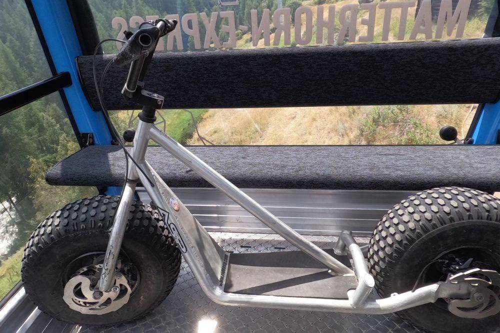 Scooter adventure yang bisa disewa untuk bertualang ke Matterhoern (IDN Times / Satria Permana)