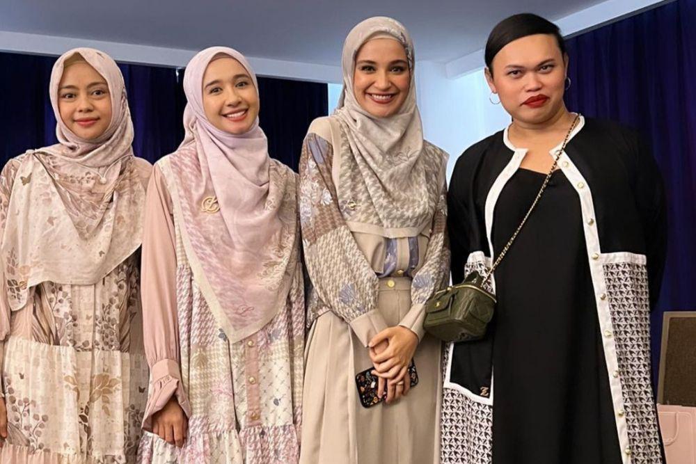 10 Foto Tamu di Launching Collab Fesyen Zaskia Sungkar, Anggun Semua!