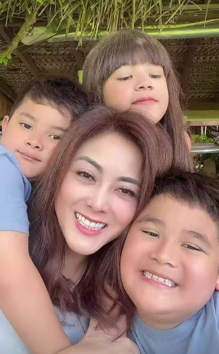 potret liburan Dhena dan Triple Z (Instagram.com/dhenaaldhaliadevanka)