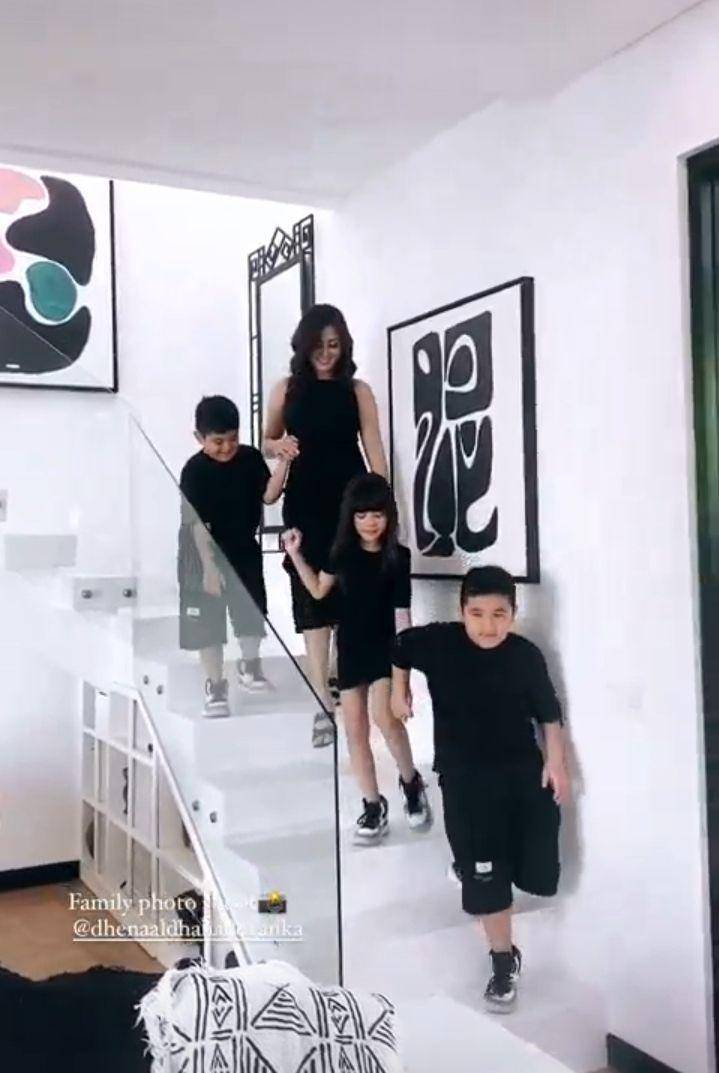 potret liburan Dhena dan Triple Z (instagram.com/pixstoryphoto)
