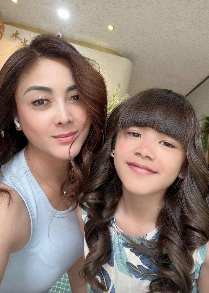 potret liburan Dhena dan Triple Z (instagram.com/dhenaaldhaliadevanka)