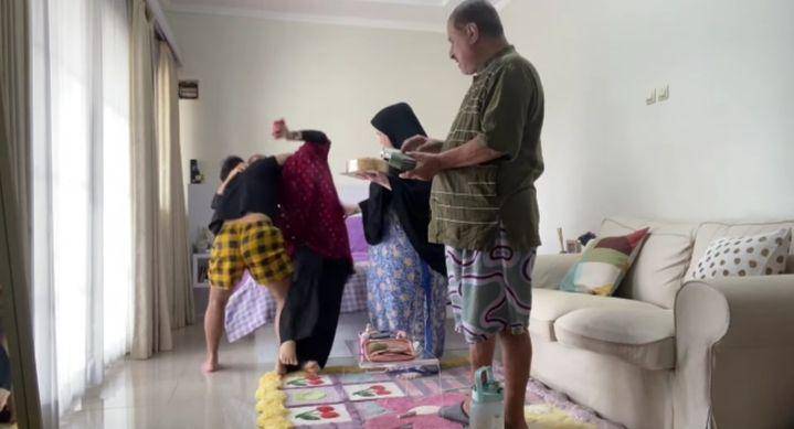 potret ultah ke-22 Dilla Jaidi (youtube.com/Fadil Jaidi)