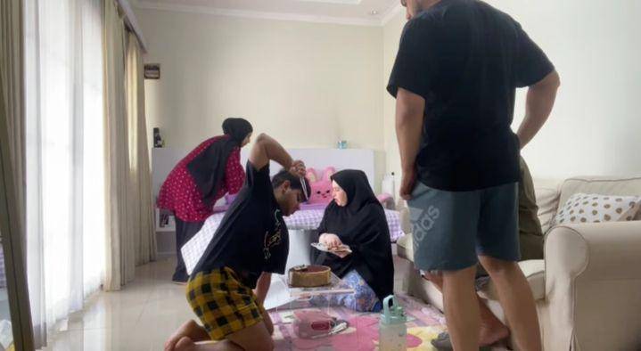 potret ultah ke-22 Dilla Jaidi (youtube.com/Fadil Jaidi)