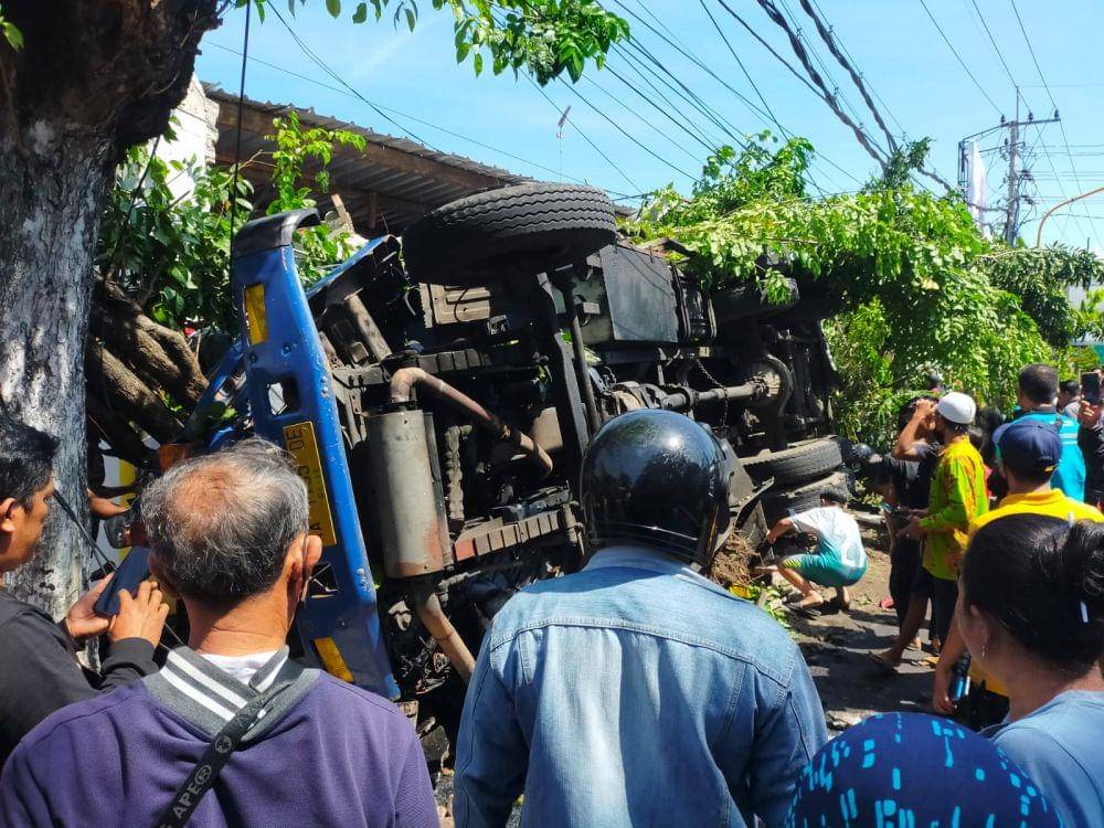 Kecelakaan di Banyuwangi. (IDN Times/ Agung Sedana)