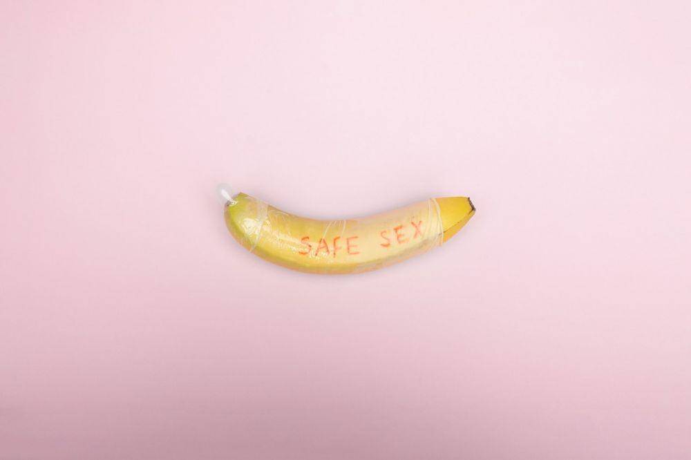 ilustrasi safe sex atau seks aman, kondom (pexels.com/Deon Black)