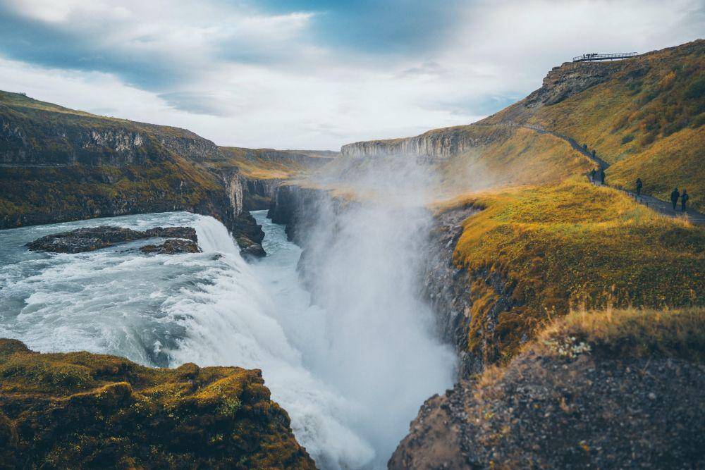 Ilustrasi air terjun Gullfoss (unsplash.com/Sarah Thorenz)