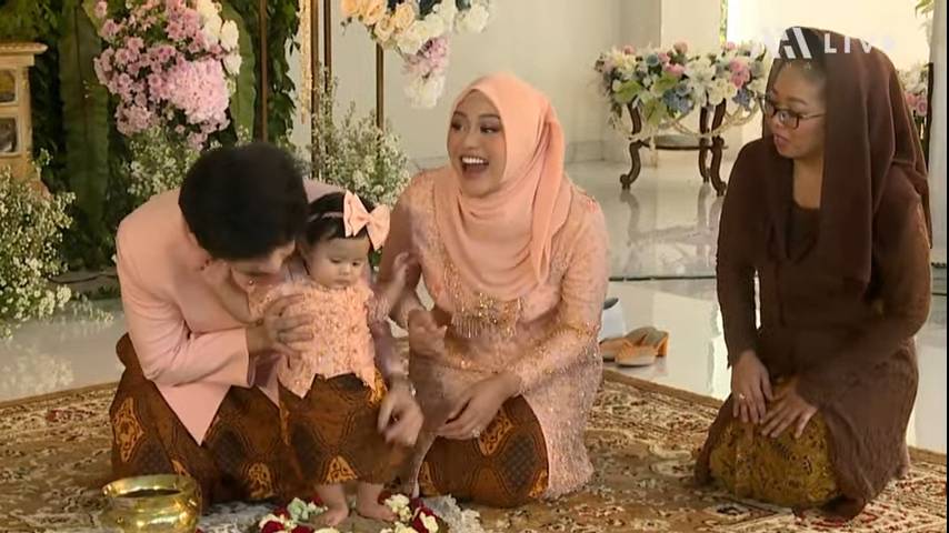 Tedak siten Ameena (Youtube.com/AH)