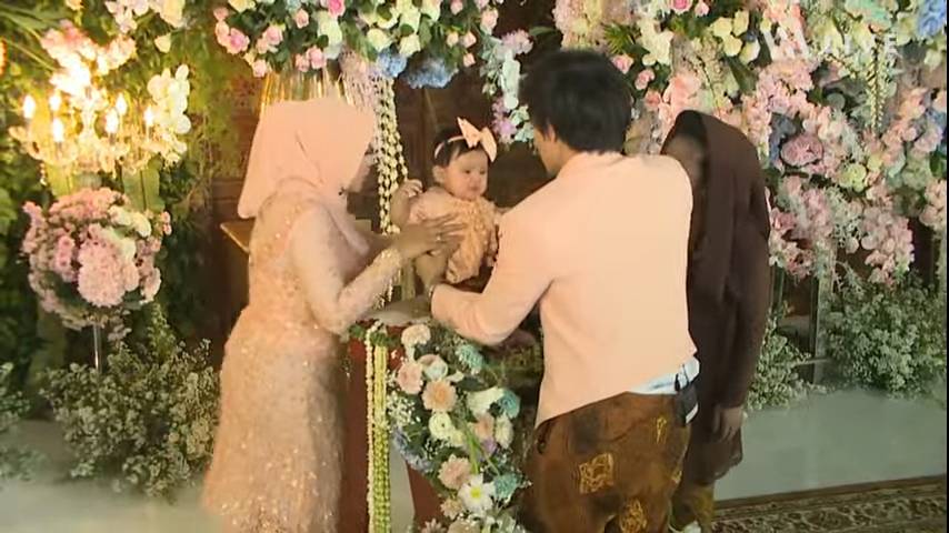 Tedak siten Ameena (Youtube.com/AH)