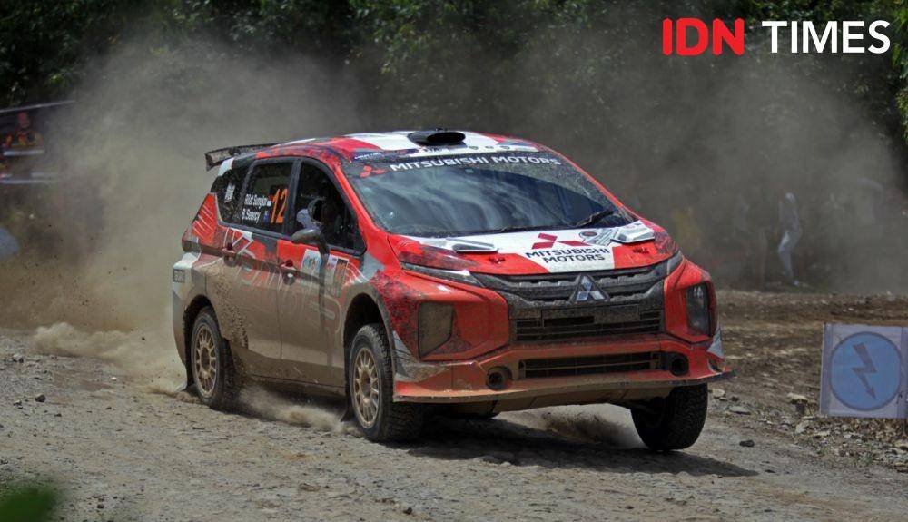 Rifat Sungkar beraksi di lintasan Aek Nauli, Simalungun pada APRC Seri IV Danau Toba, Minggu (25/9/2022) (IDN Times/Doni Hermawan)