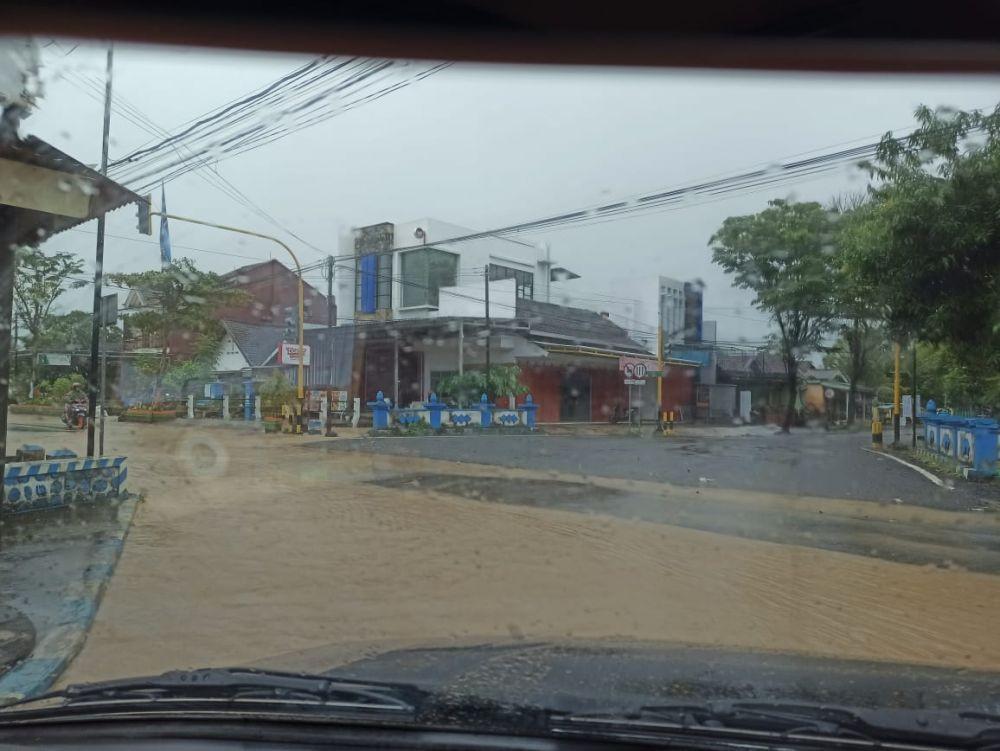 Akibat hujan deras Pacitan banjir pada Senin (26/9/2022). Dok. BPBD Jatim.