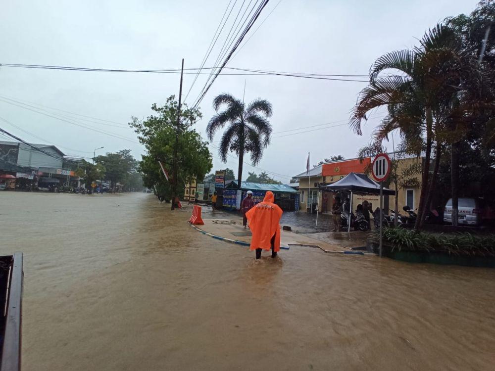 Akibat hujan deras Pacitan banjir pada Senin (26/9/2022). Dok. BPBD Jatim.