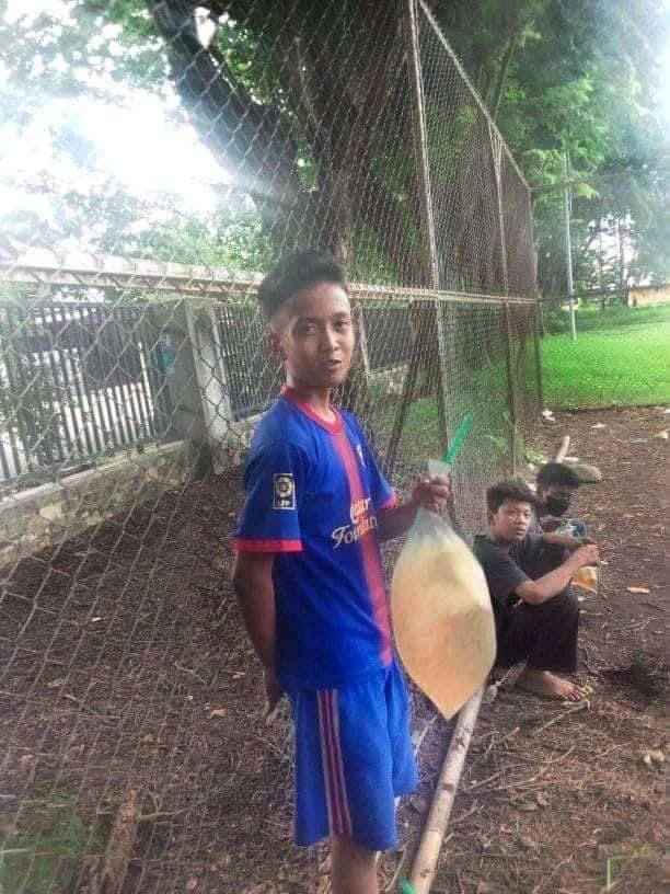 minum es di plastik kocak (twitter.com/wowkowkwokw)