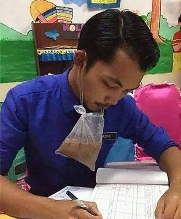 minum es di plastik kocak (twitter.com/lerkvd)