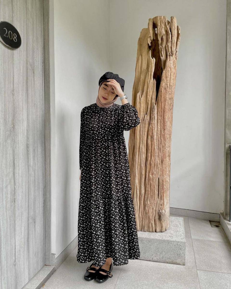inspirasi outfit dress ala Dela Ayu (instagram.com/delaaayuu)