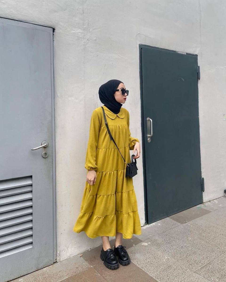 inspirasi outfit dress ala Dela Ayu (instagram.com/delaaayuu)