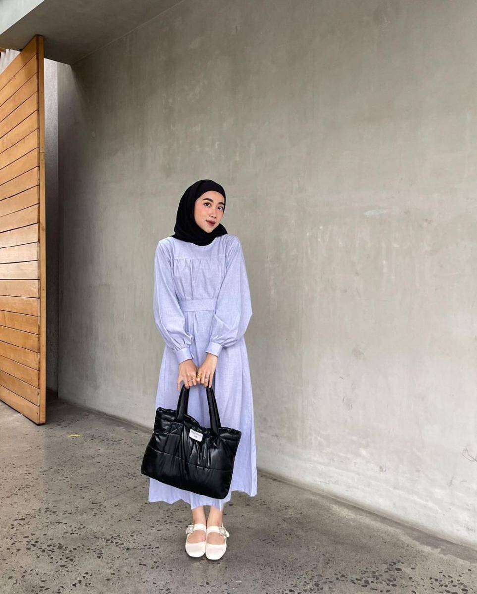 inspirasi outfit dress ala Dela Ayu (instagram.com/delaaayuu)