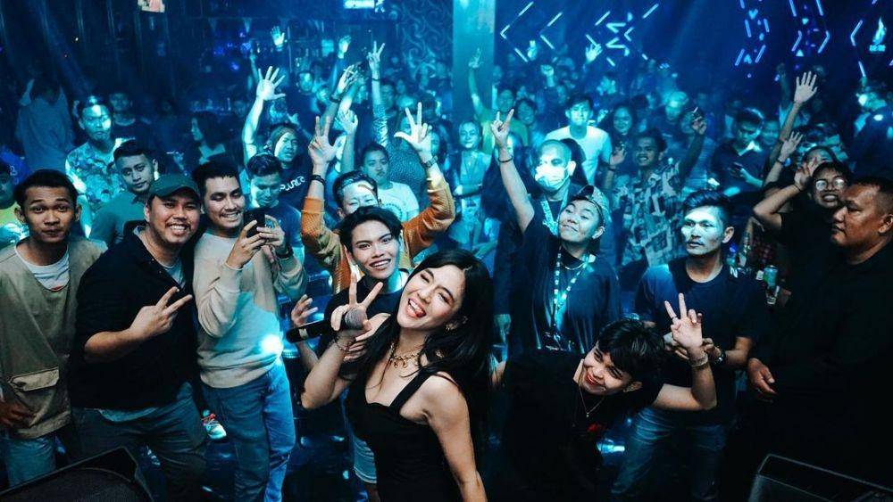DJ Una (instagram.com/putriuna)