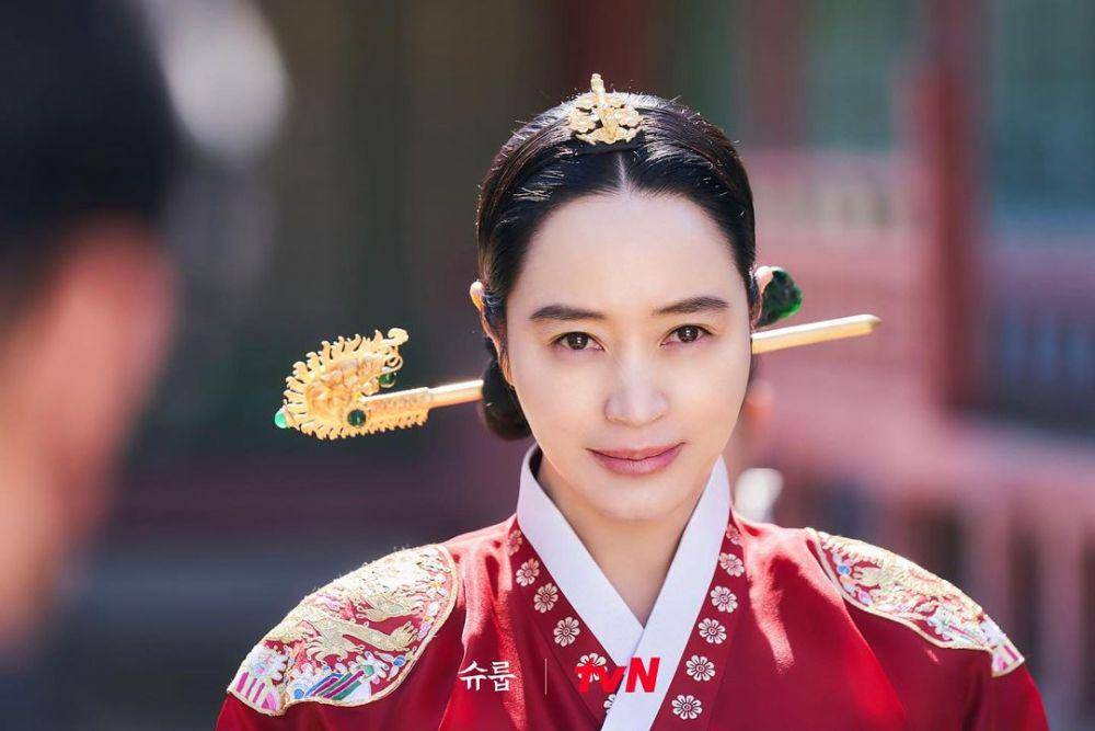 Kim Hye Soo di drakor The Queen's Umbrella. (instagram.com/tvn_drama)