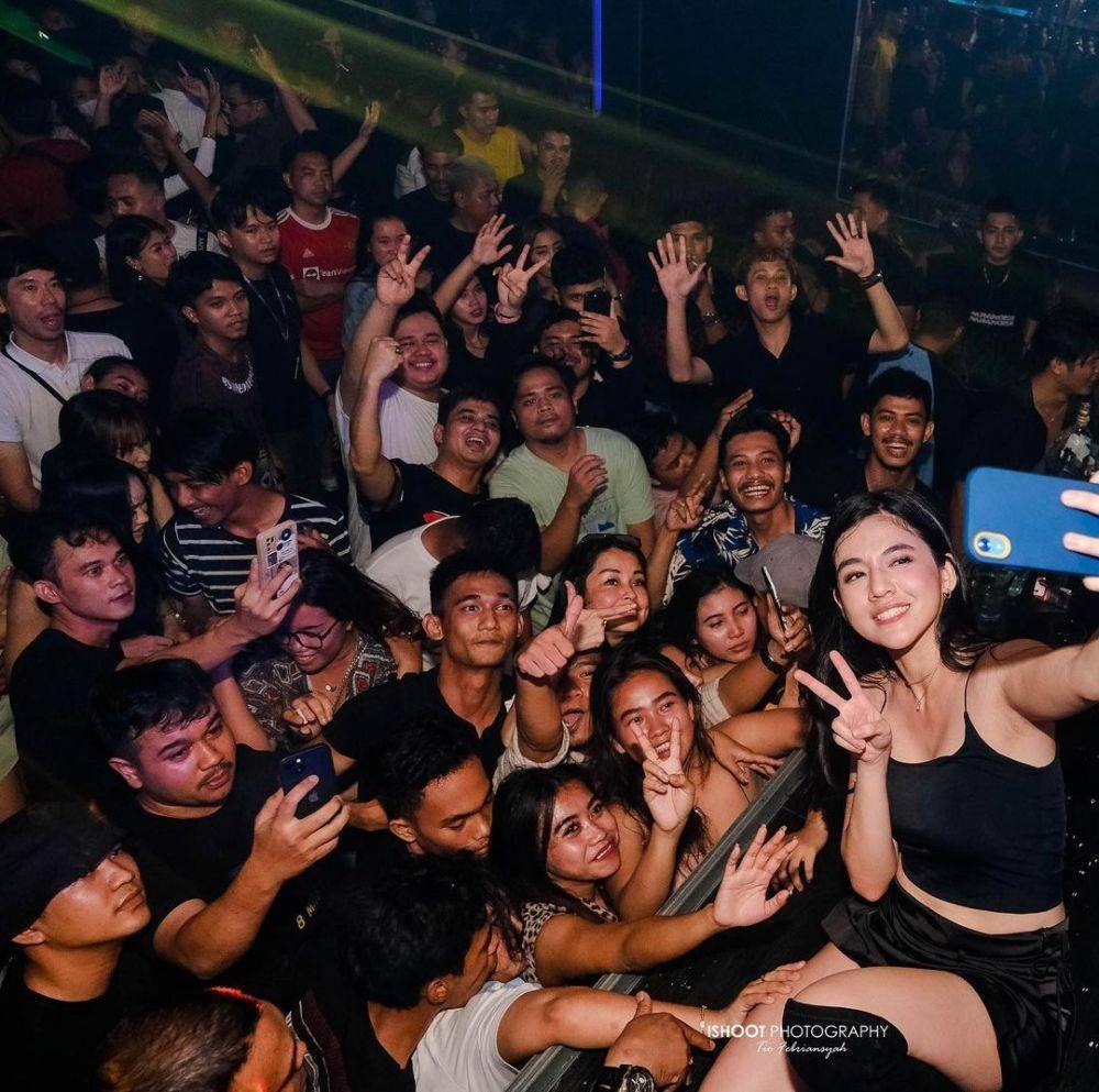 DJ Una (@tiofebriansyaah via instagram.com/putriuna)