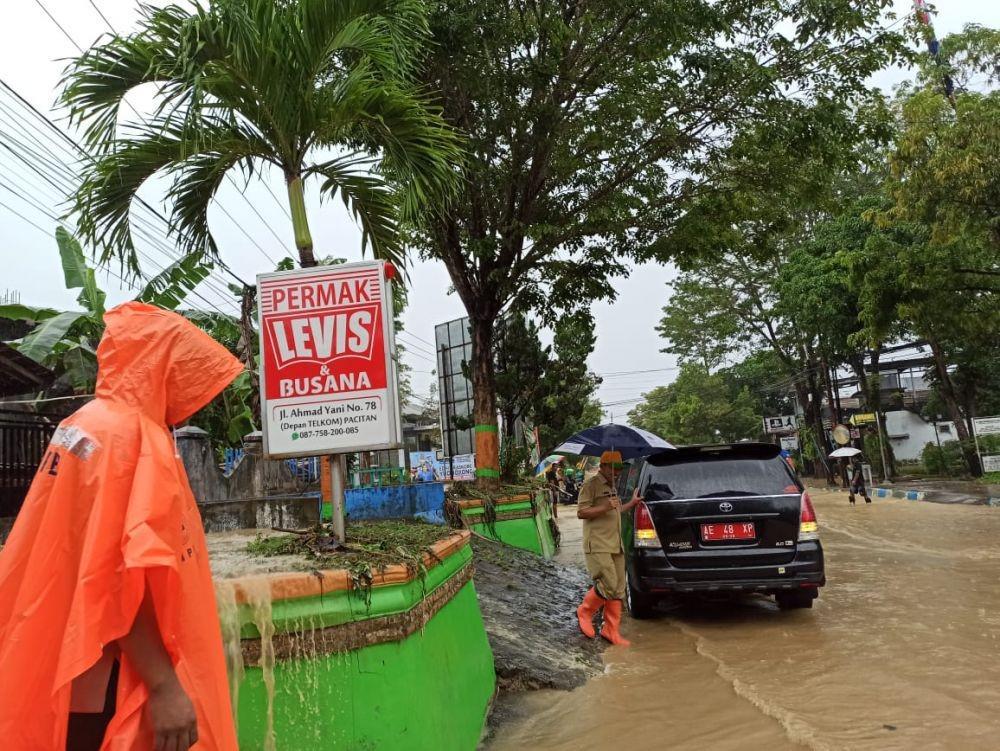 Akibat hujan deras Pacitan banjir pada Senin (26/9/2022). Dok. BPBD Jatim.