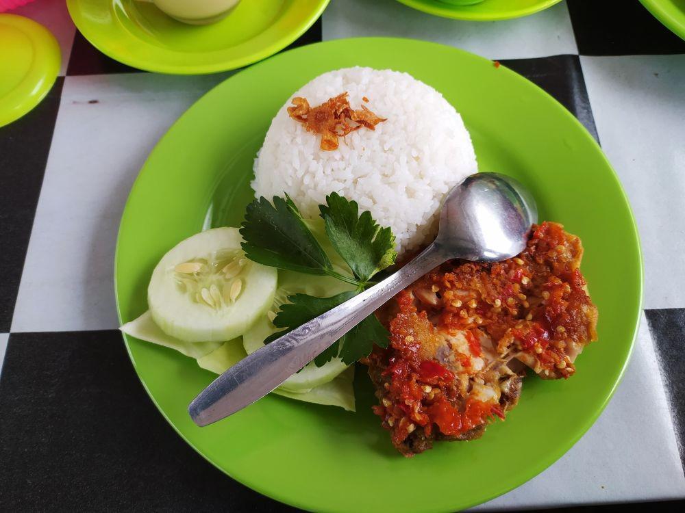 20 Resep Ayam Geprek Enak yang Kekinian dan Gampang Buatnya