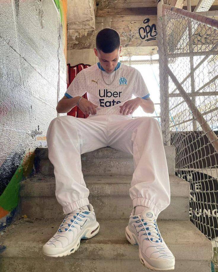 Ide outfit mengenakan jersey pria (pinterest/rudesplif)