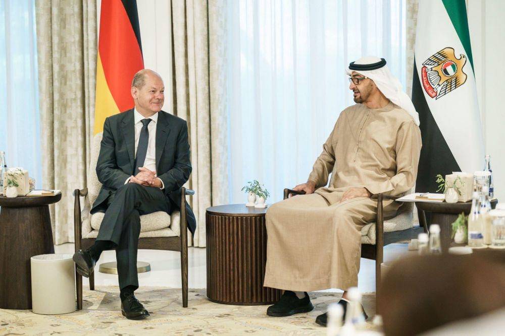 Kanselir Jerman Olaf Scholz dan Presiden UEA Mohammad bin Zayed (Twitter.com/Bundeskanzler Olaf Scholz)