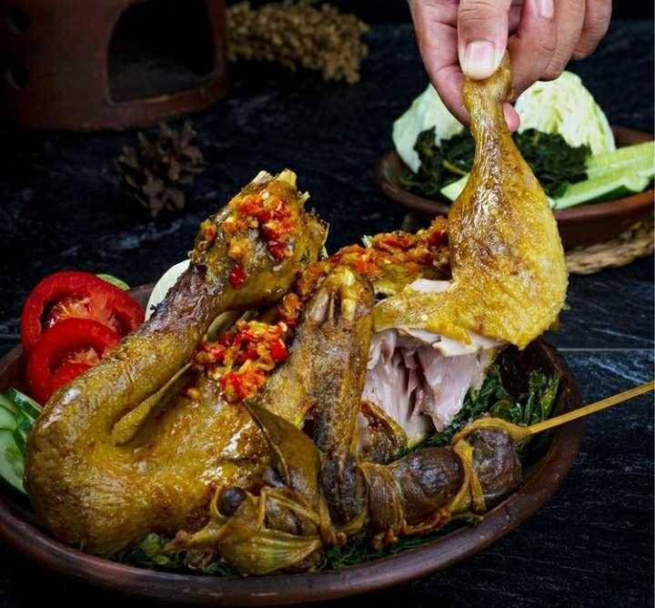 Bebek Goreng Haji Slamet (instagram.com/bebek_goreng_h.slamet_asli)
