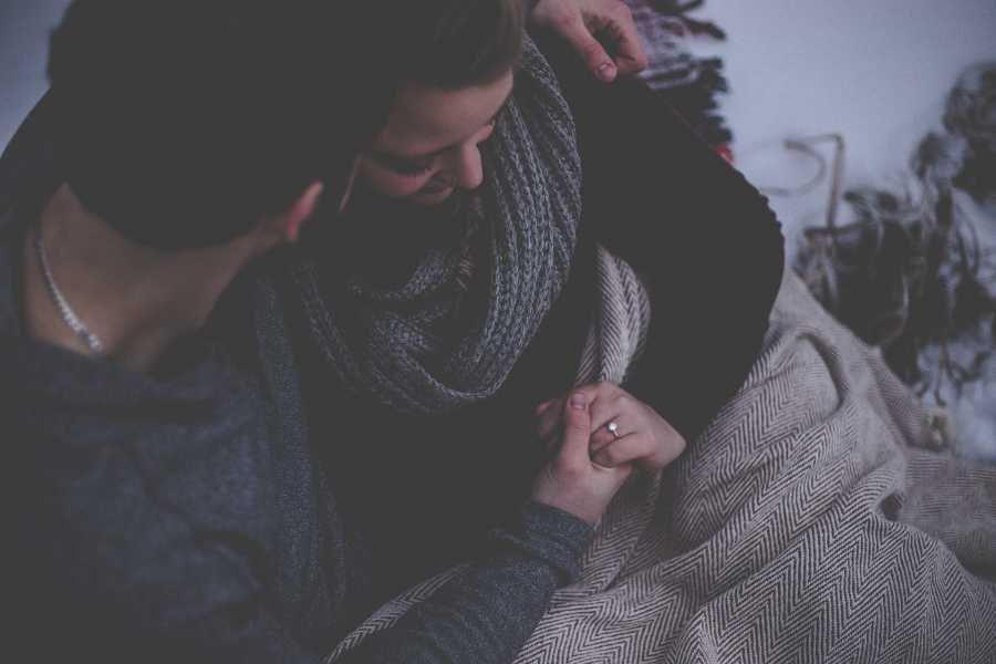 Ilustrasi Physical Touch (unsplash.com/priscilladupreez)