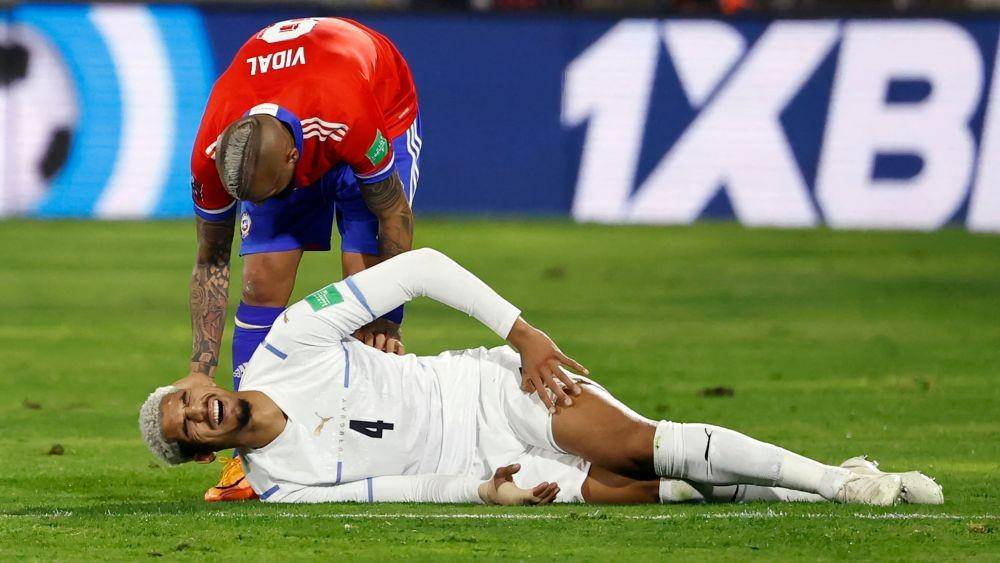 Ronald Araujo cedera. (goal.com)