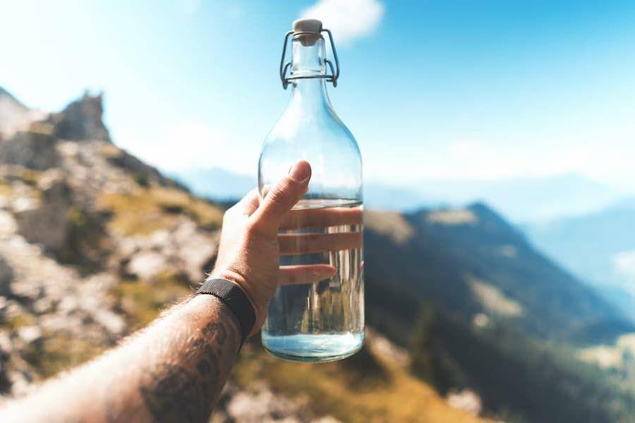 ilustrasi air kemasan (unsplash.com/Marvin Meyer)