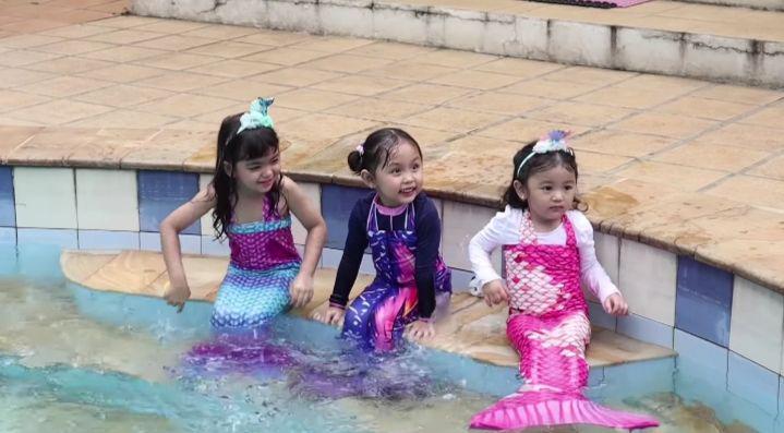 10 Potret Thania, Lala, dan Mazaya Cosplay Jadi Mermaid, Gemas Semua!