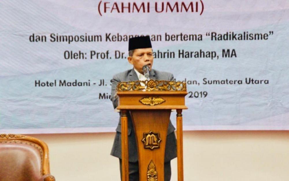 Menteri Agama Yaqut Cholil Qoumas memberikan hukuman disiplin (hukdis) kepada Rektor Universitas Islam Negeri (UIN) Sumatra Utara, Syahrin Harahap. Surat Keputusan tentang hukdis itu telah diserahkan kepada Syahrin Harahap pada 21 September 2022. (Instagram.com/@syahrin_hrp)