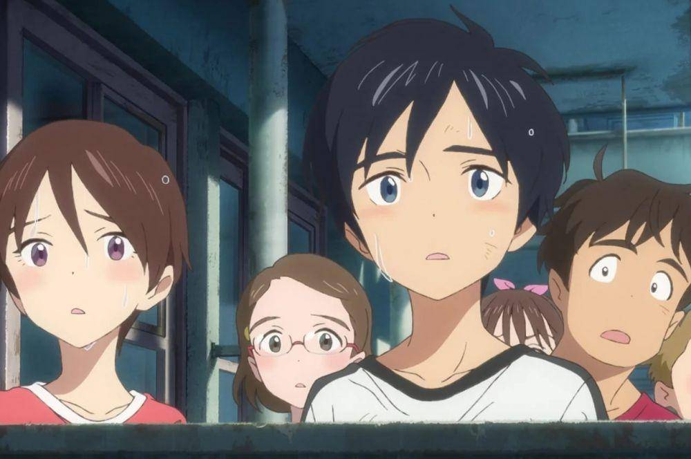 Kosuke dan teman-temannya terjebak di apartemen di tengah laut. (dok. Studio Colorido/Drifting Home)