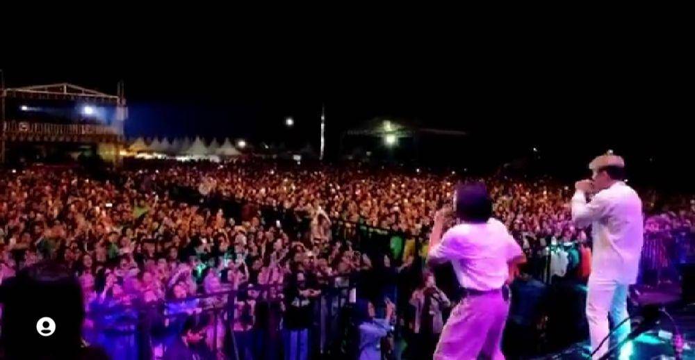 keseruan boyband SMASH saat manggung (instagram.com/rafaell_16)
