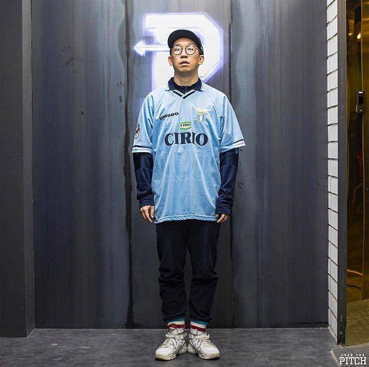 Ide outfit mengenakan jersey pria (pinterest/thefootballmarket)