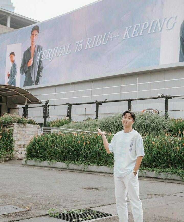 Potret Vidi Aldiano ucapakan terimakasih atas penjualan albumnya(Instagram.com/vidialdiano)