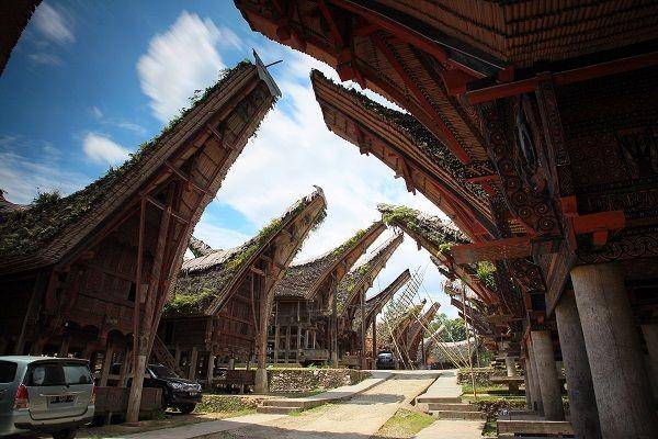 https://commons.wikimedia.org/wiki/File:Kampung_wisata.jpg