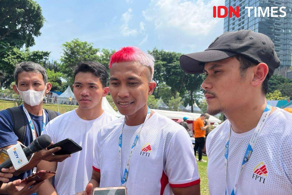 Kiromal Katibin, Aspar Jaelolo, Veddriq Leonardo ditemui di kawasan SCBD Jakarta. (IDN Times/Margith Juita Damanik)