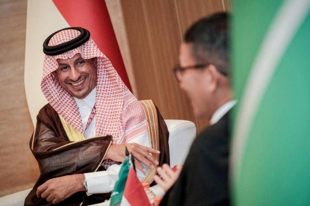 Menteri Pariwisata dan Ekonomi Kreatif (Menparekraf), Sandiaga Salahuddin Uno bertemu dengan Menteri Pariwisata, Kerajaan Arab Saudi (KSA) Ahmed Aqeel AlKhateeb di Bali, Senin (26/9/2022). (dok. Kemenparekraf)
