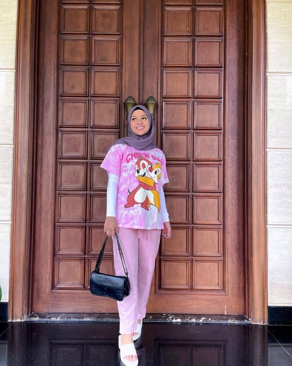 Outfit bernuansa pink ala Aurel Hermansyah (instagram.com/aurelie.hermansyah)