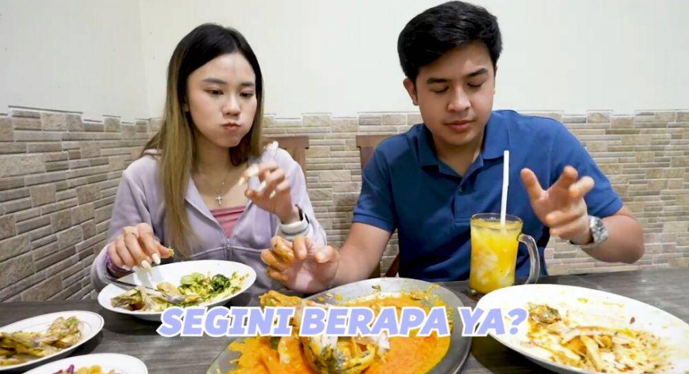 Jessica Jane dan Jerome mukbang nasi padang. (youtube.com/Jessica Jane)