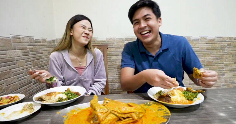 Jessica Jane dan Jerome mukbang nasi padang. (youtube.com/Jessica Jane)