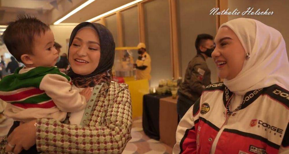 Nathalie Holscher dan Adzam di ulang tahun Air Rumi (youtube.com/NATHALIE HOLSCHER)