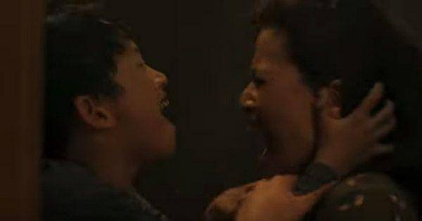 Seorang gadis kecil diteror saudaranya yang kerasukan ( Dok. Cinema 21 / Qodrat )