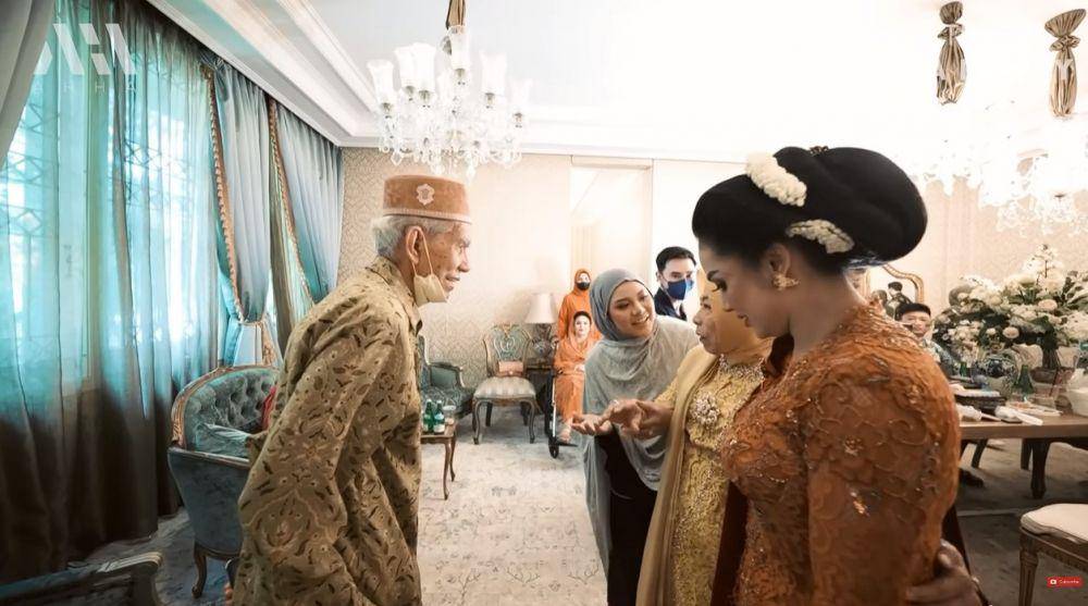 Krisdayanti dan ibunda Anang (YouTube.com/Atta Halilintar)
