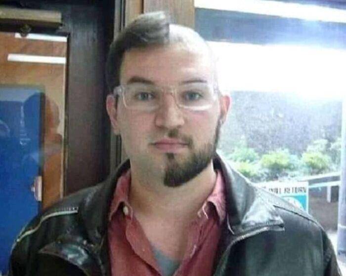 gaya rambut terlalu aneh (reddit.com/Manny-Carry-7793)