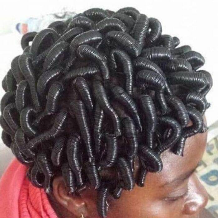 gaya rambut terlalu aneh (reddit.com/Snoo_40410)